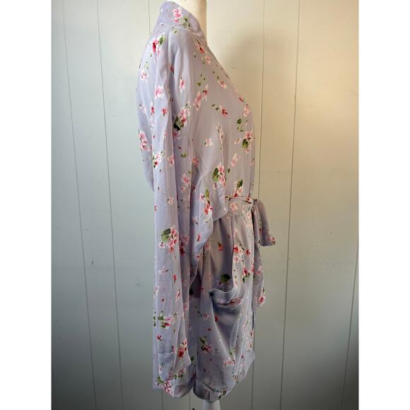 Victoria’s Secret sheer lavender floral robe with built-in tie. One size. - Picture 2 of 6